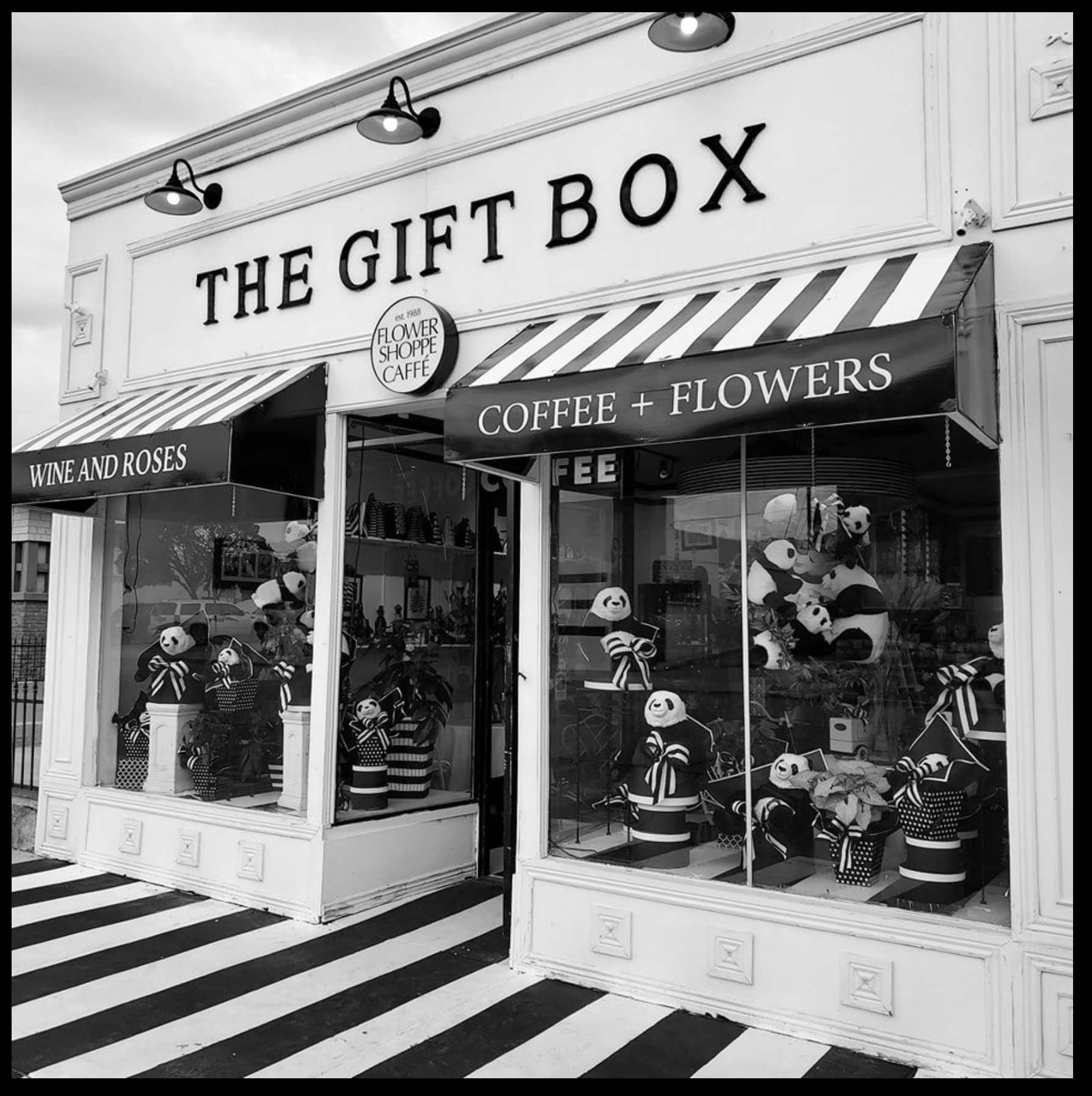THE GIFT BOX Flower Shoppe / Everything Custom-Tailored the Special Occasion ! !